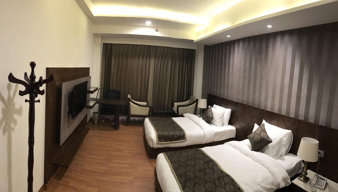 Hotel Imperia Suites Jalandhar Exterior photo